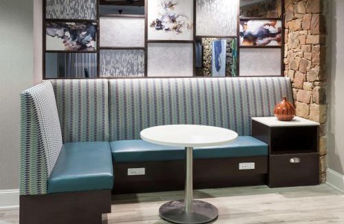 Waters Park Hotel | Discover Hampton Inn Austin NW Near The Domain - Pet Friendly!
