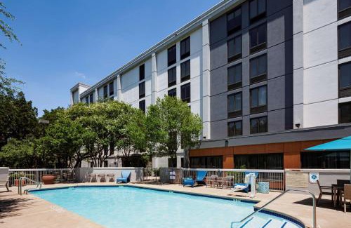 Waters Park Hotel | Discover Hampton Inn Austin NW Near The Domain - Pet Friendly!