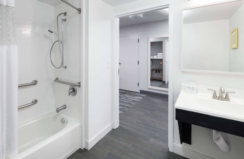 Waters Park Hotel | Comfortable Stay at Hampton Inn Austin NW with Great Amenities