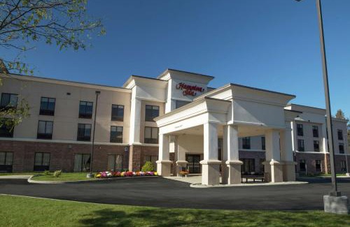 Bennington Hotel | Pet-Friendly Hampton Inn Bennington with Oceanfront Pool