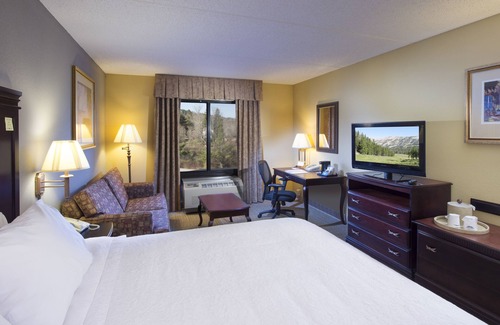 Bennington Hotel | Discover Comfort at Hampton Inn Bennington - 8.6/10 Rated