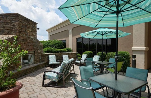 Bermuda Run Hotel | Inviting Hampton Inn Bermuda Run with Pool & Spa Amenities