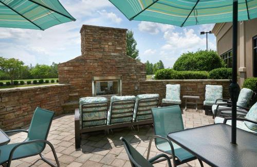 Bermuda Run Hotel | Inviting Hampton Inn Bermuda Run with Pool & Spa Amenities