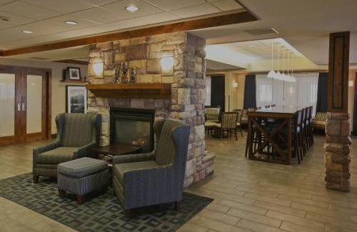 Billings Hotel | Relax at Hampton Inn Billings with Pool and Hot Tub Access