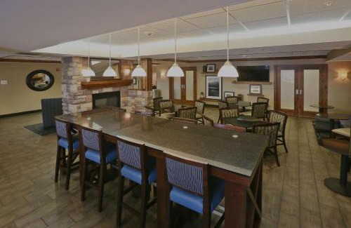 Billings Hotel | Relax at Hampton Inn Billings with Pool and Hot Tub Access