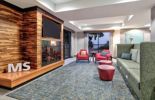 Biloxi Hotel | Relax at Hampton Inn Biloxi Beach Boulevard with Ocean Views