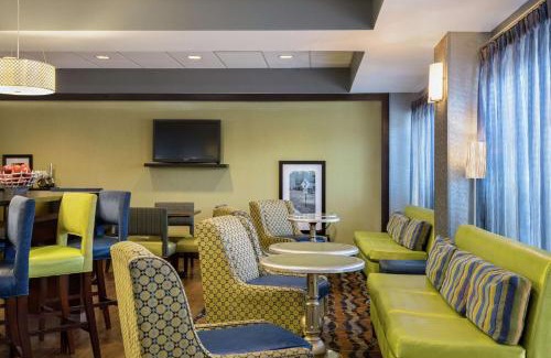 New Castle Hotel | Explore Hampton Inn Birmingham-Trussville with Pool Access