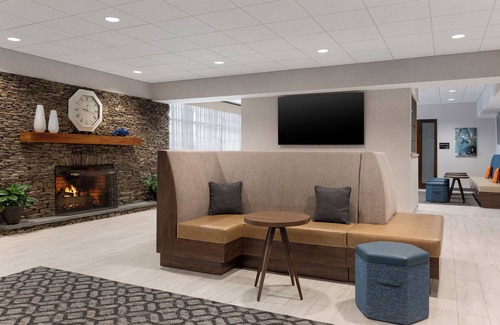 Bloomsburg Hotel | Guest Rated 9.2: Hampton Inn Bloomsburg with Pool & Spa