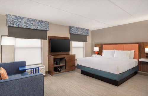 Bloomsburg Hotel | Guest Rated 9.2: Hampton Inn Bloomsburg with Pool & Spa