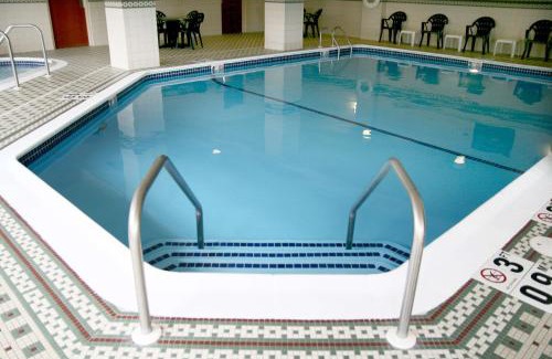 Braintree Hotel | Pet-Friendly Stay at Hampton Inn Boston/Braintree with Pool