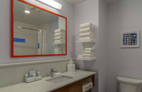 Bourbonnais Hotel | Highly Rated Hampton Inn Bourbonnais with Pool & Breakfast