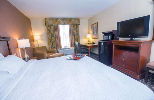 Brattleboro Hotel | Eco-Friendly Retreat at Hampton Inn Brattleboro with Pool