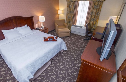 Brattleboro Hotel | Eco-Friendly Retreat at Hampton Inn Brattleboro with Pool