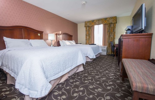Brattleboro Hotel | Eco-Friendly Retreat at Hampton Inn Brattleboro with Pool