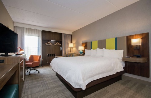 Pisgah Forest Hotel | Welcoming Hampton Inn Brevard: Pool, Restaurant & More