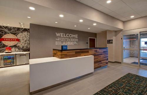 Brockville Hotel | Explore Hampton Inn Brockville: Pool, Pet-Friendly Retreat