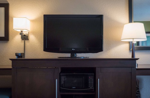Brooksville Hotel | Relaxing Retreat at Hampton Inn Brooksville Dade - 9.2/10