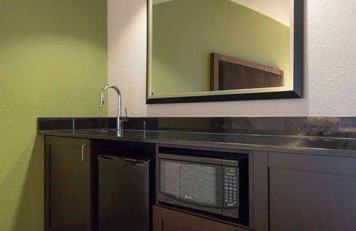 Brooksville Hotel | Relaxing Retreat at Hampton Inn Brooksville Dade - 9.2/10