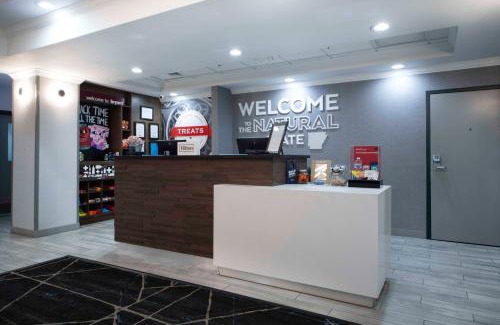Bryant Hotel | Pet-Friendly Hampton Inn Bryant with Pool & Restaurant