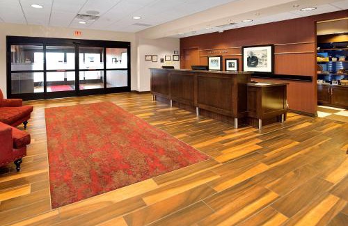 Homeacre-Lyndora Hotel | Comfortable Stay at Hampton Inn Butler - Pool & Family-Friendly