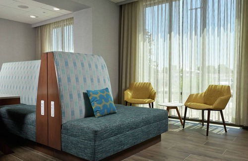 Burley Hotel | Experience Comfort at Hampton Inn by Hilton Burley