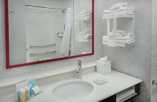 Burley Hotel | Experience Comfort at Hampton Inn by Hilton Burley