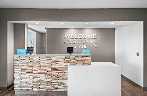 Calexico Hotel | Discover Holiday Inn Express Calexico with Oceanfront Views