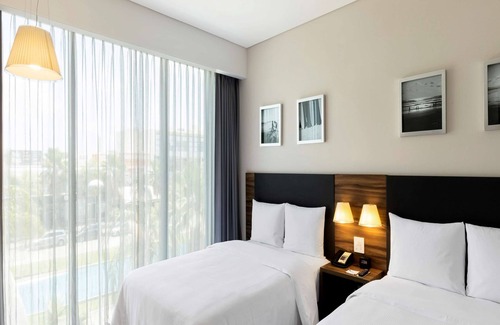 Cancun Hotel | Experience Hampton Inn by Hilton Cancun Cumbres with Pool & Spa