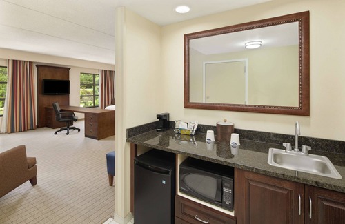 Columbus Hotel | Guest Rated 9.6: Hampton Inn Columbus with Pool & Dining