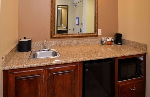 Lincoln Hotel | Discover Hampton Inn by Hilton Lincoln: Family-Friendly Stay