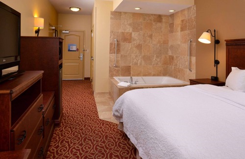 Lincoln Hotel | Discover Hampton Inn by Hilton Lincoln: Family-Friendly Stay