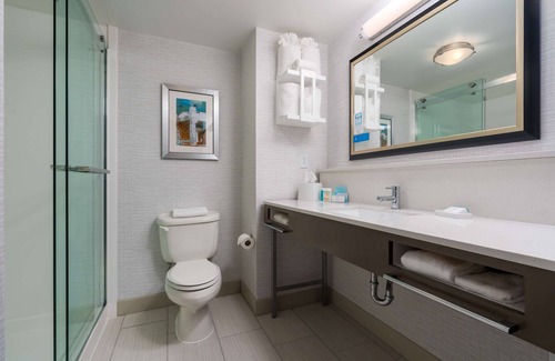 Springfield Hotel | Discover Hampton Inn by Hilton Springfield: Top-Rated Comfort