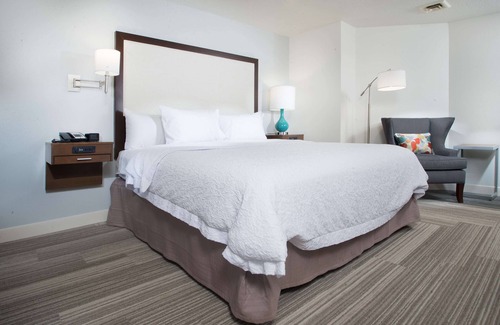 Tiffin Hotel | Explore Hampton Inn by Hilton Tiffin: Rated 9.2/10 with Pool