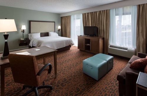 Troy Hotel | Comfortable Stay at Hampton Inn by Hilton Troy with Pool