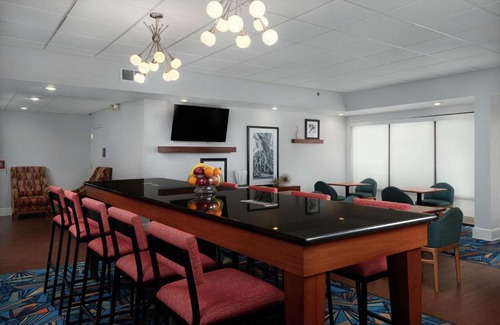 Austintown Hotel | Welcoming Hampton Inn by Hilton Youngstown-West I-80