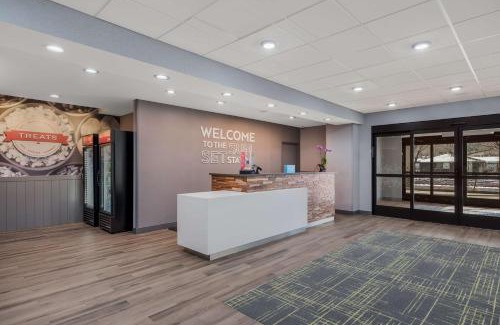 Williams Hotel | Guest Rated 9/10: Hampton Inn by Hilton Williams Awaits