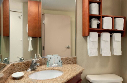 York Hotel | Discover Hampton Inn by Hilton York: Family-Friendly Retreat
