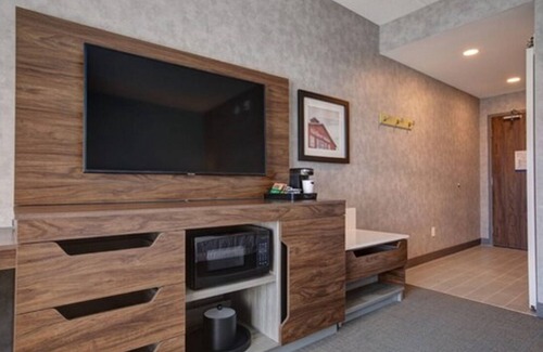 Township of Woolwich Hotel | Discover the Comfort of Hampton Inn & Suites Waterloo St. Jacobs