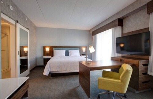 Township of Woolwich Hotel | Discover the Comfort of Hampton Inn & Suites Waterloo St. Jacobs