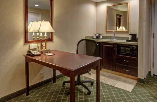 Cambridge Hotel | Discover Hampton Inn Cambridge: Rated 9.4 with Pool & Spa