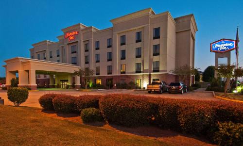 Canton Hotel | Comfortable Stay at Hampton Inn Canton with Family Amenities