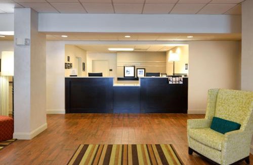 Carbondale Hotel | Discover Comfort at Hampton Inn Carbondale with Pool Access