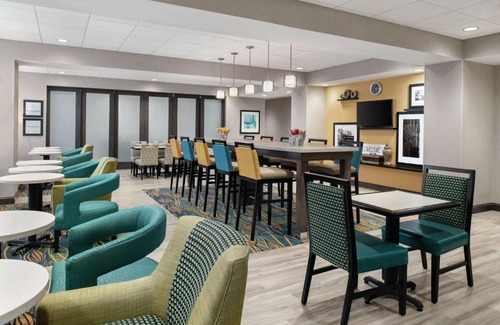Champaign Hotel | Pet-Friendly Comfort at Hampton Inn Champaign Southwest