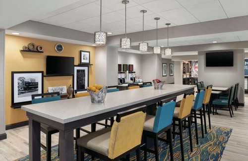 Champaign Hotel | Pet-Friendly Comfort at Hampton Inn Champaign Southwest