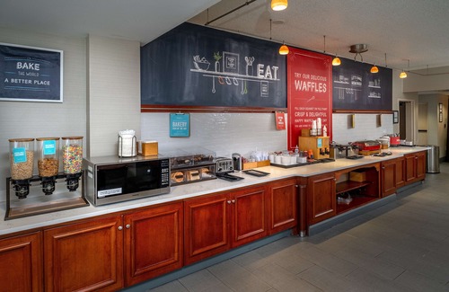 Charleston Hotel | Welcoming Hampton Inn Charleston-Downtown: Family-Friendly Stay