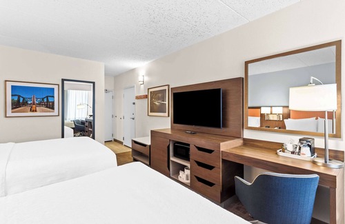 Naperville Hotel | Discover Comfort at Hampton Inn Chicago/Naperville with Pool