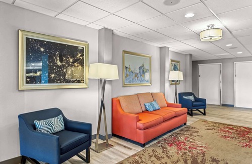 Naperville Hotel | Discover Comfort at Hampton Inn Chicago/Naperville with Pool