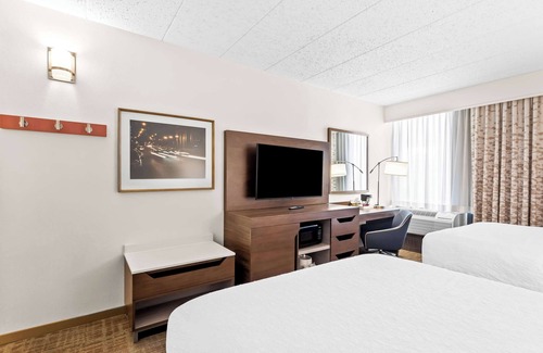 Naperville Hotel | Discover Comfort at Hampton Inn Chicago/Naperville with Pool