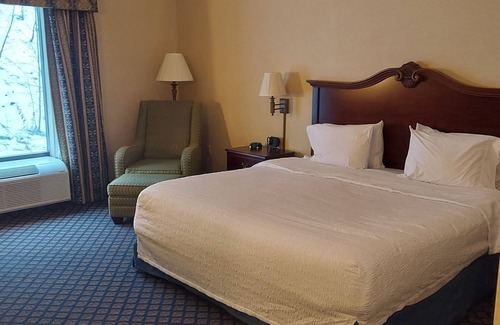 Clearfield Hotel | Comfortable Hampton Inn Clearfield with Pool and Spa