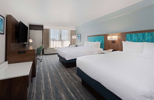 Oceanfront Hotel | Relax at Hampton Inn Cocoa Beach with Pool & Breakfast